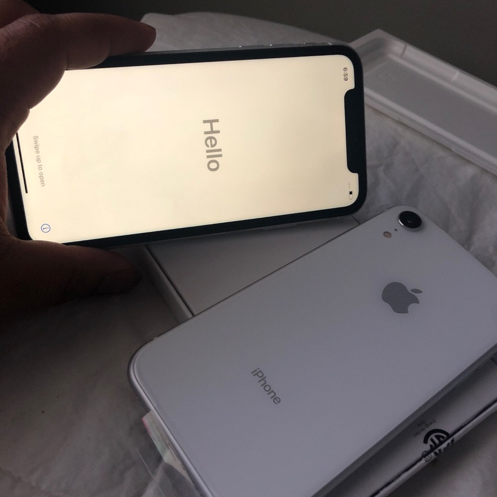 iPhone XR 64 G - Picture 4 of 5